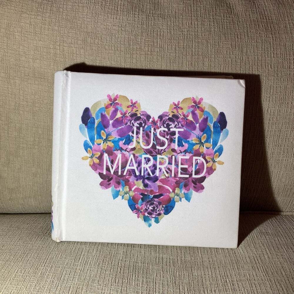 “Just Married” White Linen Cover Photo Album 200 - 6x4